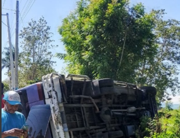Accidente de tránsito en la recta llegando a Dajabón